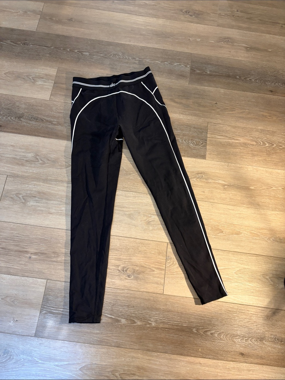 ALO Yoga Black Leggings with White Piping